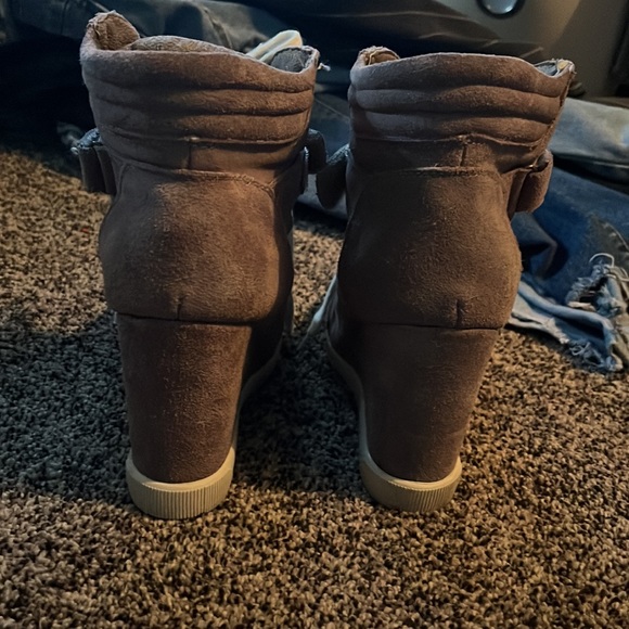 Steve Madden Sneaker Wedges - Picture 4 of 6